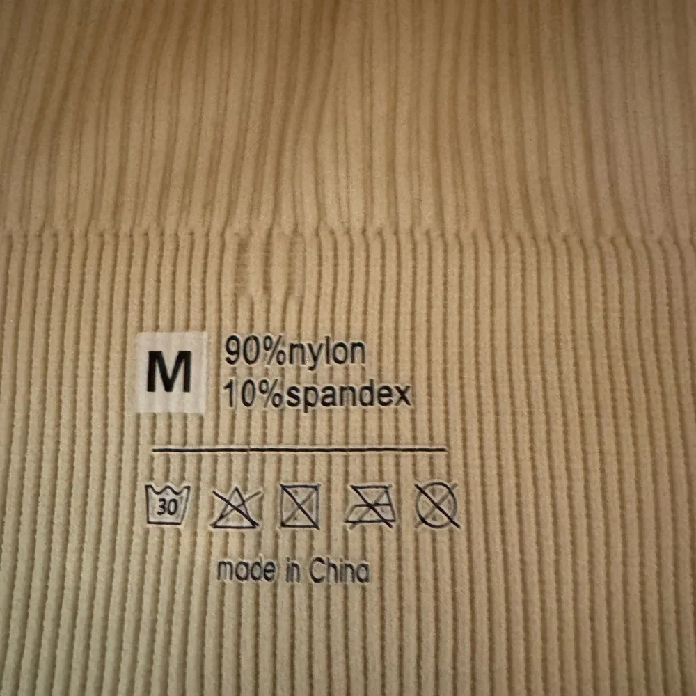 Cream Ribbed Cropped Sports Bra women’s Medium 4 6 8 10 Knotch Cut Work Out - Picture 5 of 5